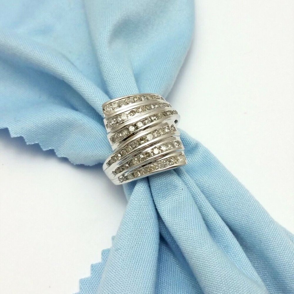 Elegant 10K Karat Solid White Gold Ladies Designer Ring w/ Cluster of Diamonds